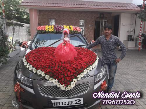 Wedding car decoration figurines to place on the car top or bonnet